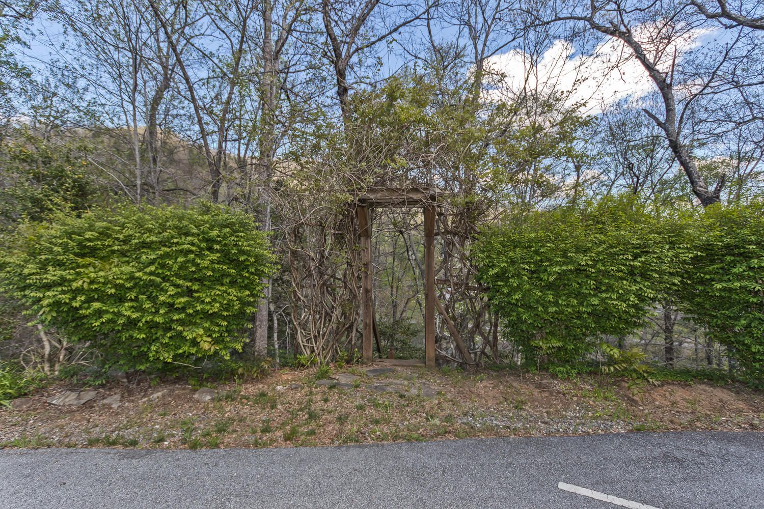 Moonlight Spa and Retreat: 129 Moonlight Dr, Sylva, NC 28779